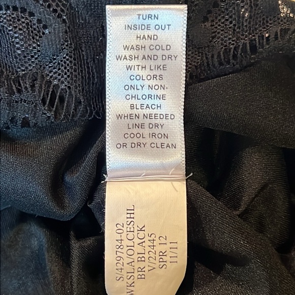 🖤BANANA REPUBLIC BLACK LACE OVER BLACK SHELL TOP SIZE SMALL🖤 - Picture 16 of 16